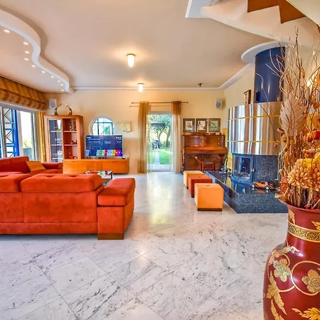 Julie Christie - Pool - Amazing Seaview Villa Kontokali
