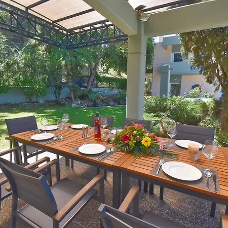 Julie Christie - Pool - Amazing Seaview Villa Kontokali