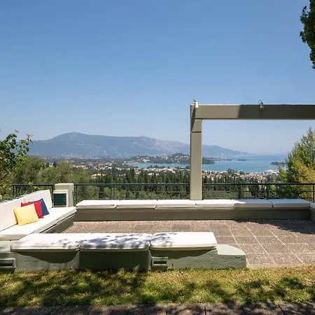 Julie Christie - Pool - Amazing Seaview