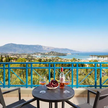 Julie Christie - Pool - Amazing Seaview