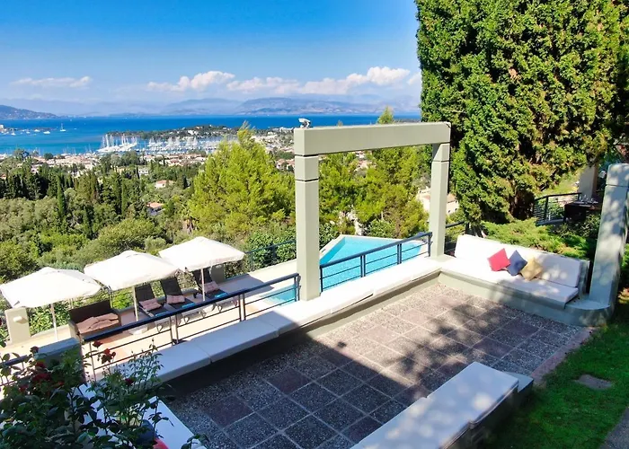 Julie Christie - Pool - Amazing Seaview