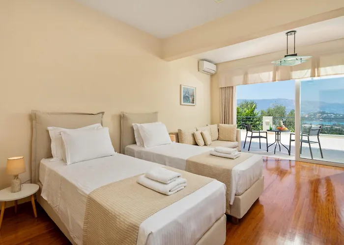 Julie Christie - Pool - Amazing Seaview Villa