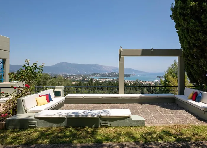 Julie Christie - Pool - Amazing Seaview